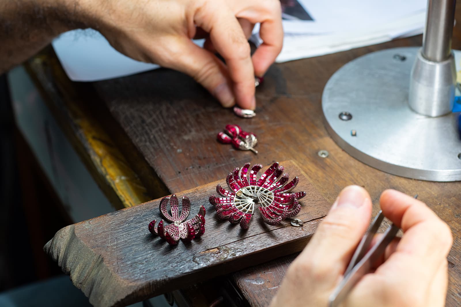 The making of Stenzhorn The Noble Ones collection Chrysanthemum necklace with invisible set rubies and diamonds in white gold