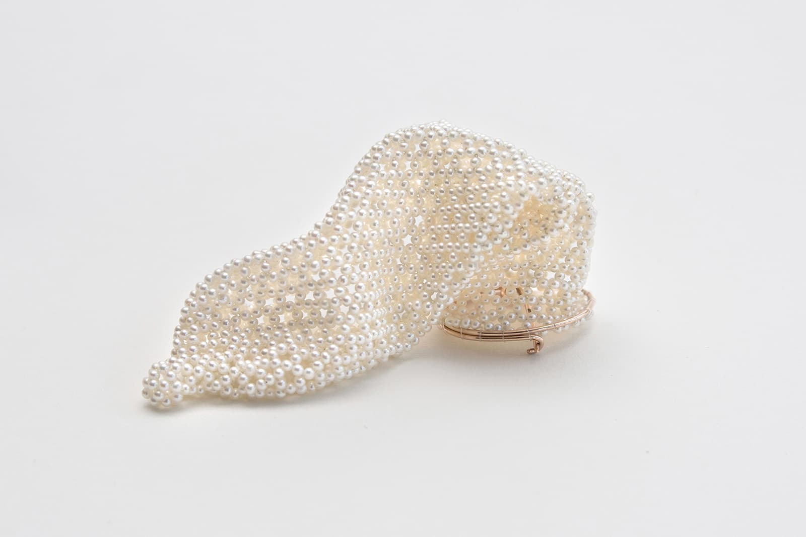  Wenju Tseng brooch with freshwater pearls in 9k rose gold
