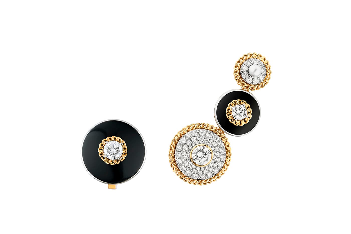  Chanel High Jewellery Tweed de Chanel collection Tweed Contrasté asymmetrical earrings with pearl, onyx and diamonds in yellow gold and platinum