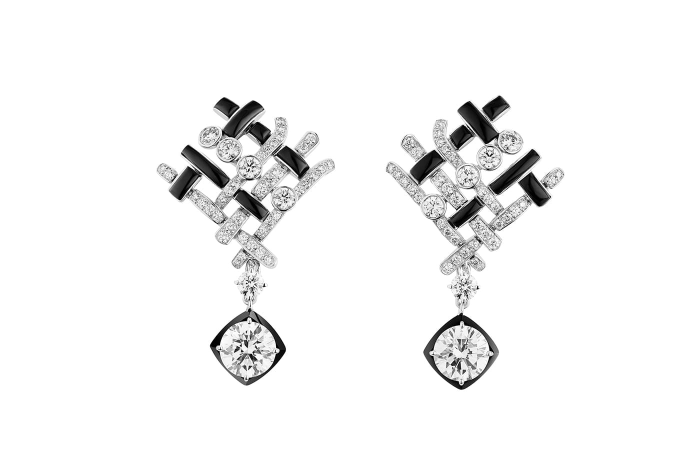  Chanel High Jewellery Tweed de Chanel collection Tweed Graphique earrings with onyx and diamonds in white gold