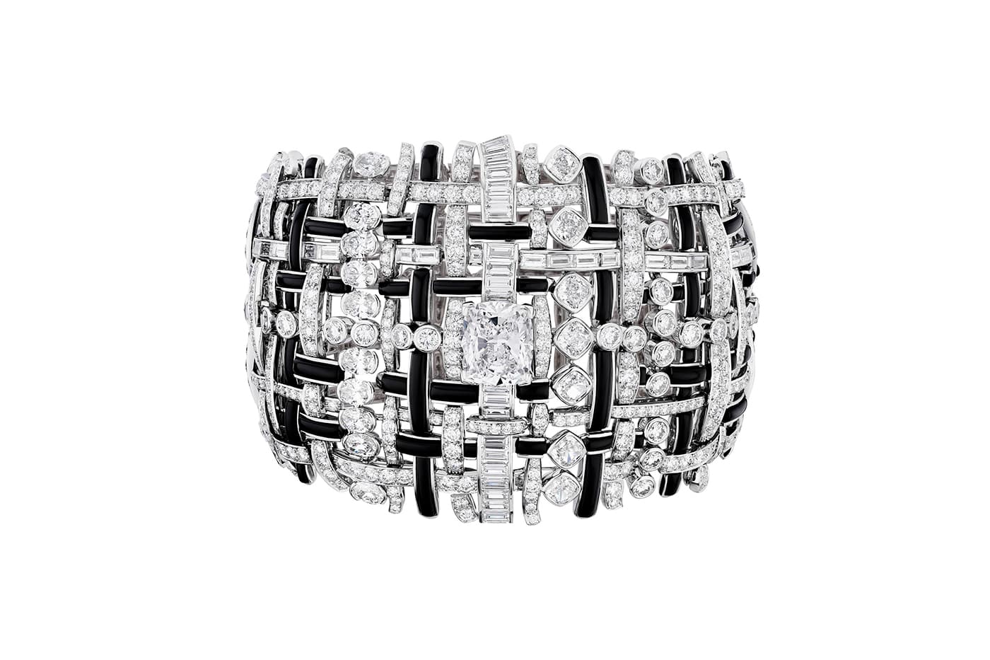  Chanel High Jewellery Tweed de Chanel collection Tweed Graphique bracelet with 5.05ct cushion cut diamond, onyx and diamonds in white gold