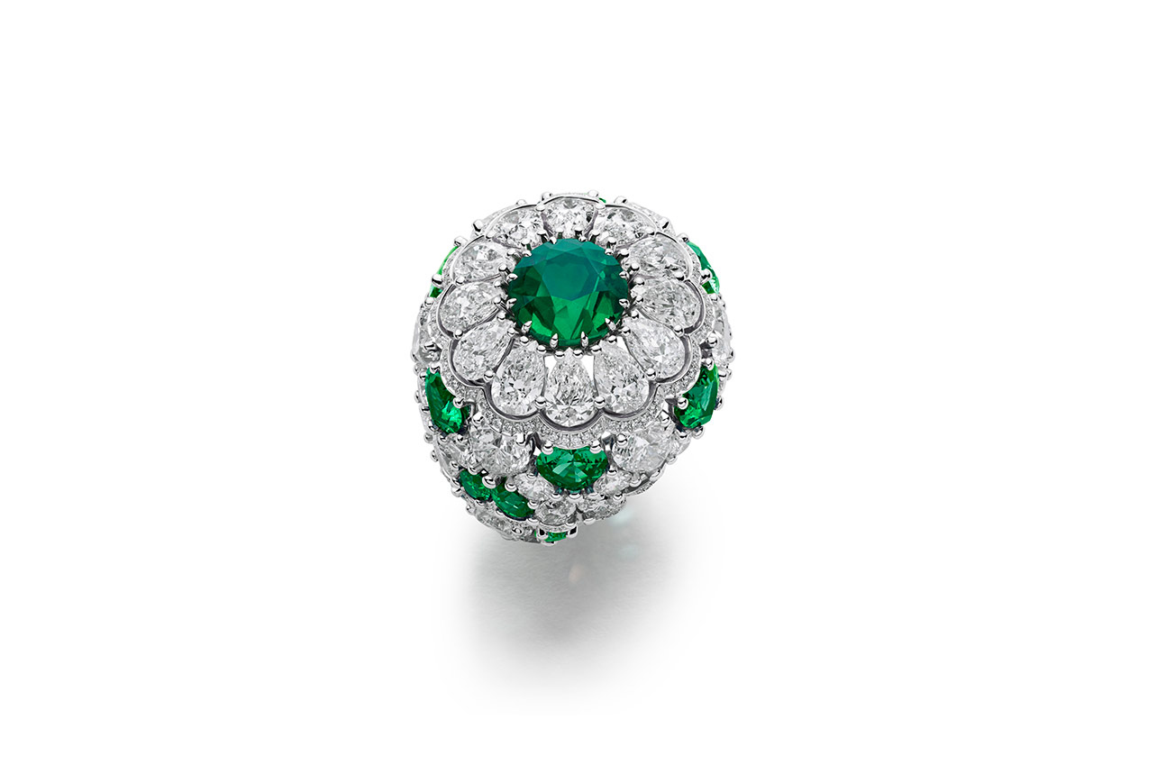  Chopard Red Carpet 2019 collection ring with emeralds and diamonds in white gold