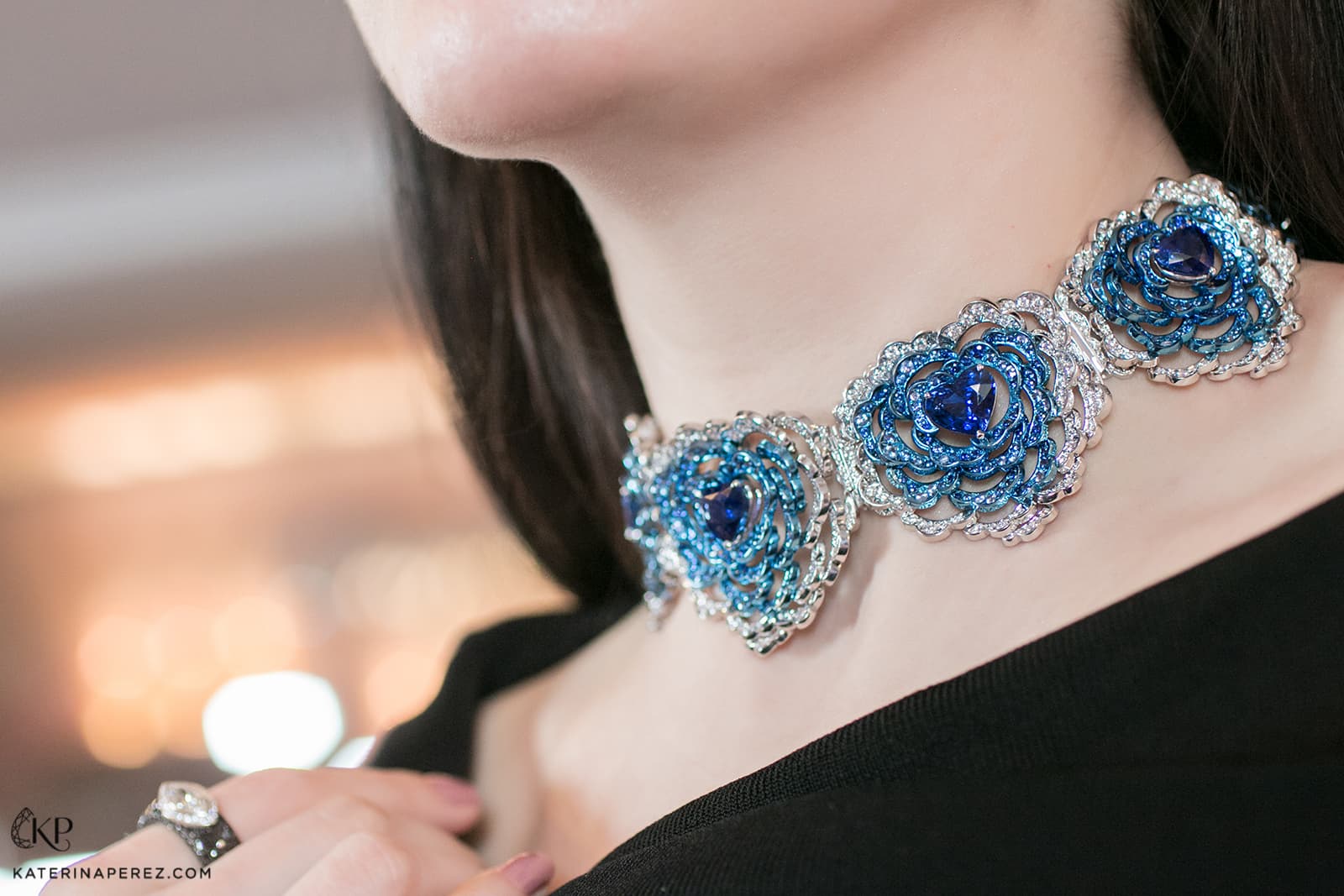 Chopard Red Carpet 2019 collection choker with heart shaped tanzanites, Paraiba tourmaline and diamonds in titanium and white gold