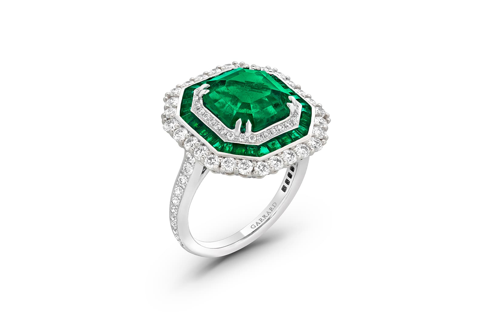  Garrard high jewellery ring with emeralds and diamonds in white gold