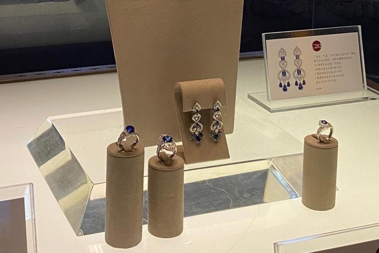  Garrard Declarations of Love jewellery exhibition