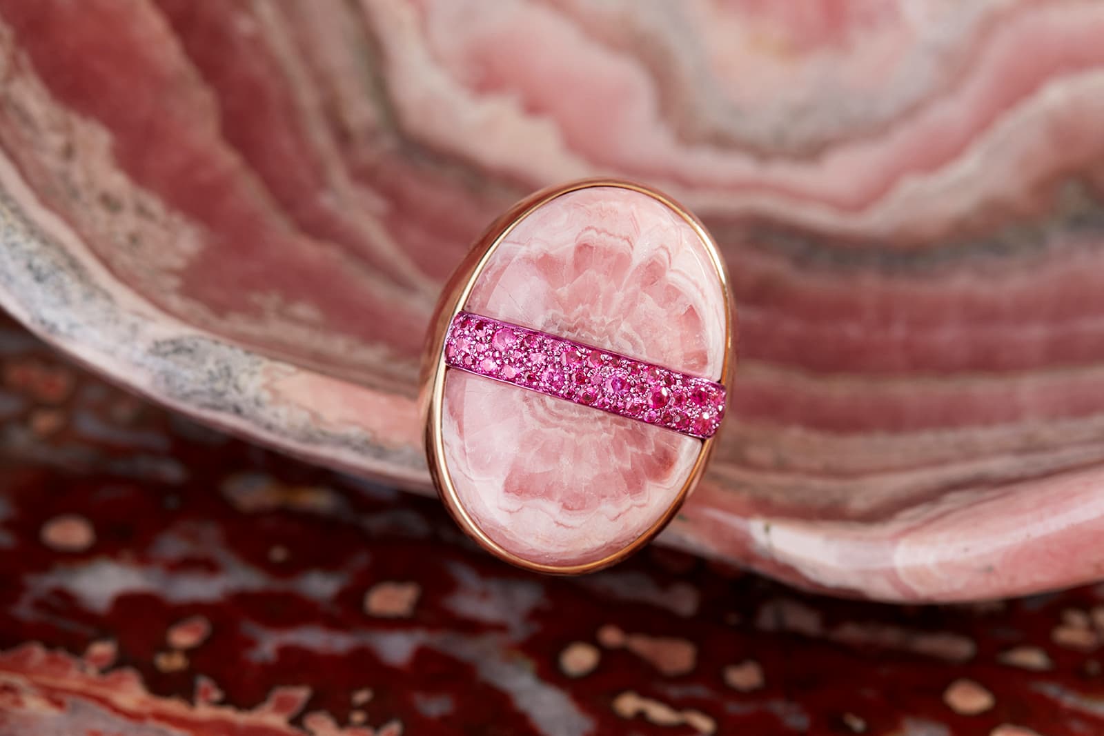 Pomellato Adagio di Damasco ring with rhodocrosite and rubies in rose gold 