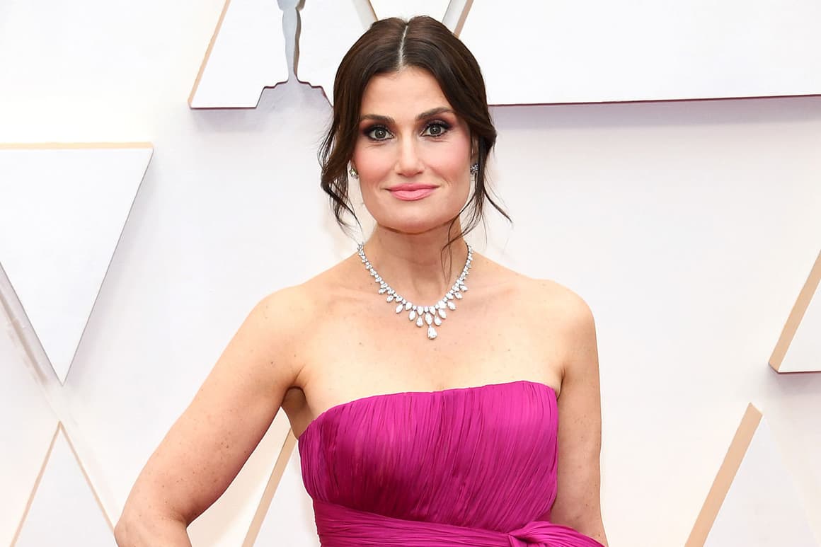  Idina Menzel wearing Harry Winston Cascading Diamond necklace with 60.30ct of diamonds and earrings with diamonds in platinum