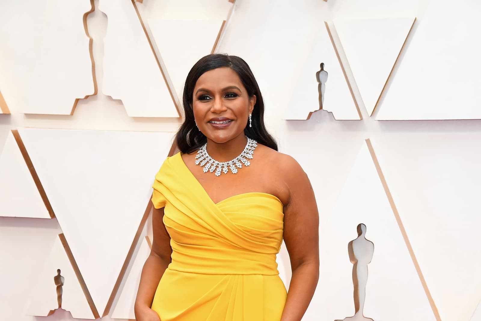   Mindy Kaling wearing Chopard Haute Joaillerie collection necklace with of 54.79ct of diamonds and earrings with diamonds  in white gold