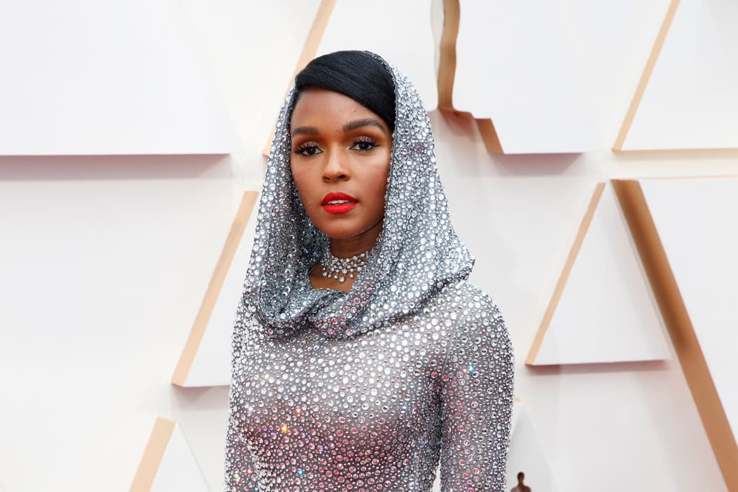  Janelle Monae wearing Forevermark Lace of Light choker with 36.54ct of diamonds in white gold