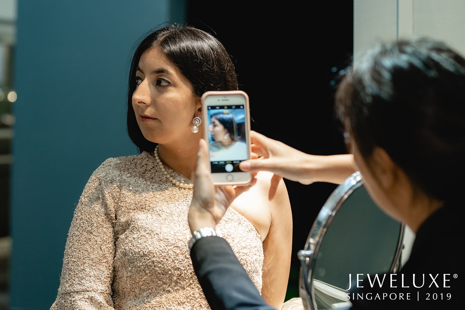  JeweLuxe Singapore exhibition visitors