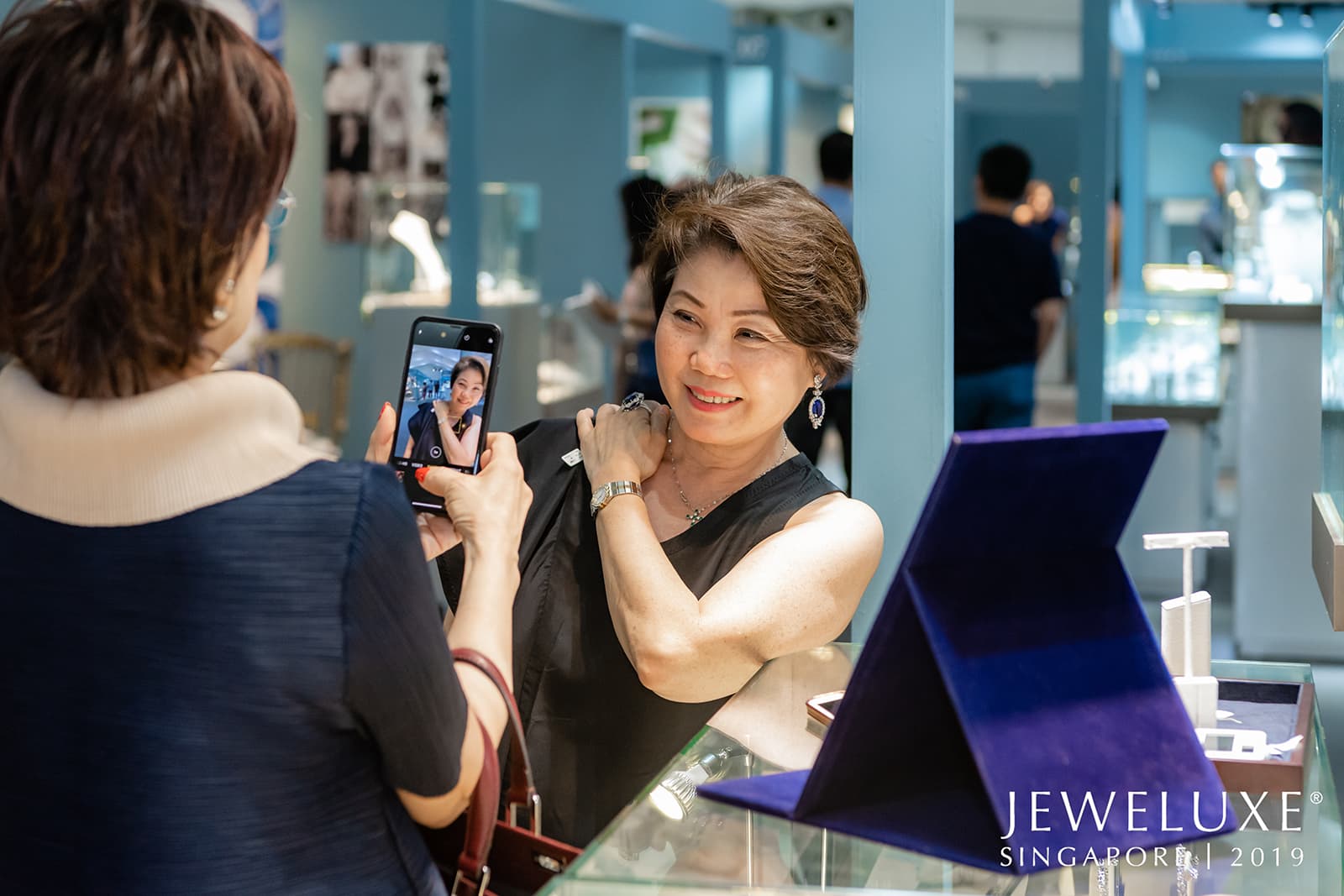  JeweLuxe Singapore exhibition visitors