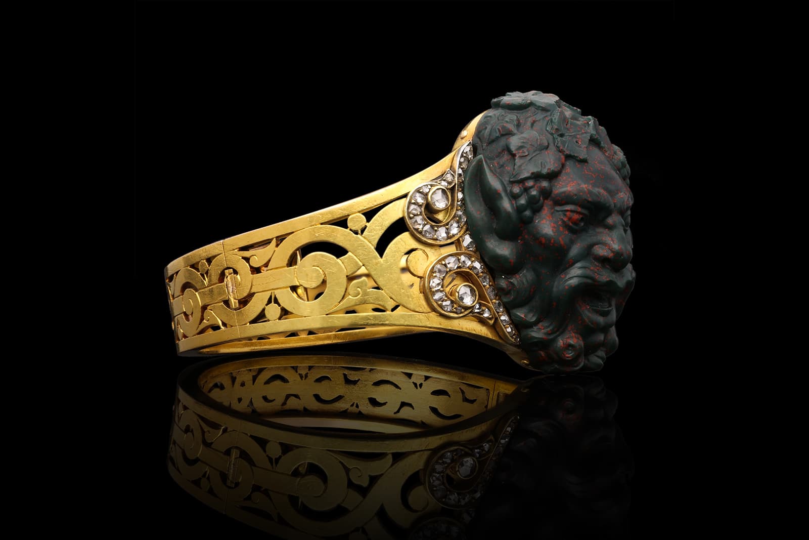  Offered by Hancocks London, Victorian bracelet with bloodstone and diamonds in yellow gold circa 1880