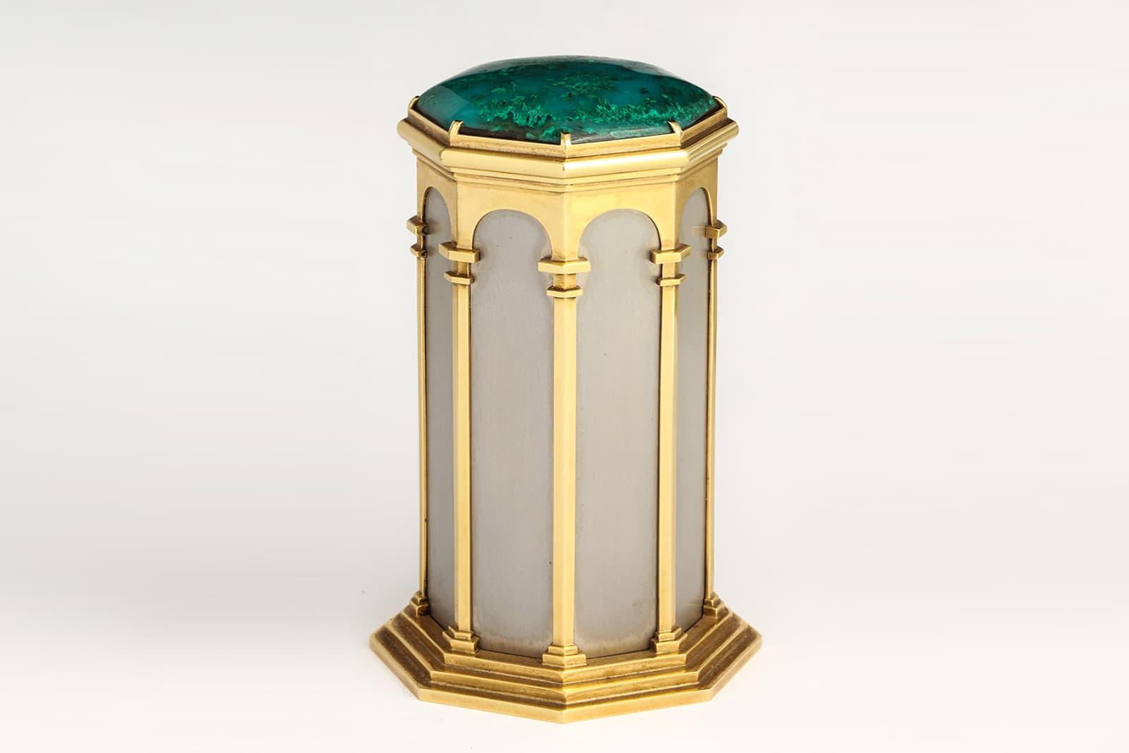  Offered by A la Vieille Russie, Verdura objet d'art in yellow gold and palladium