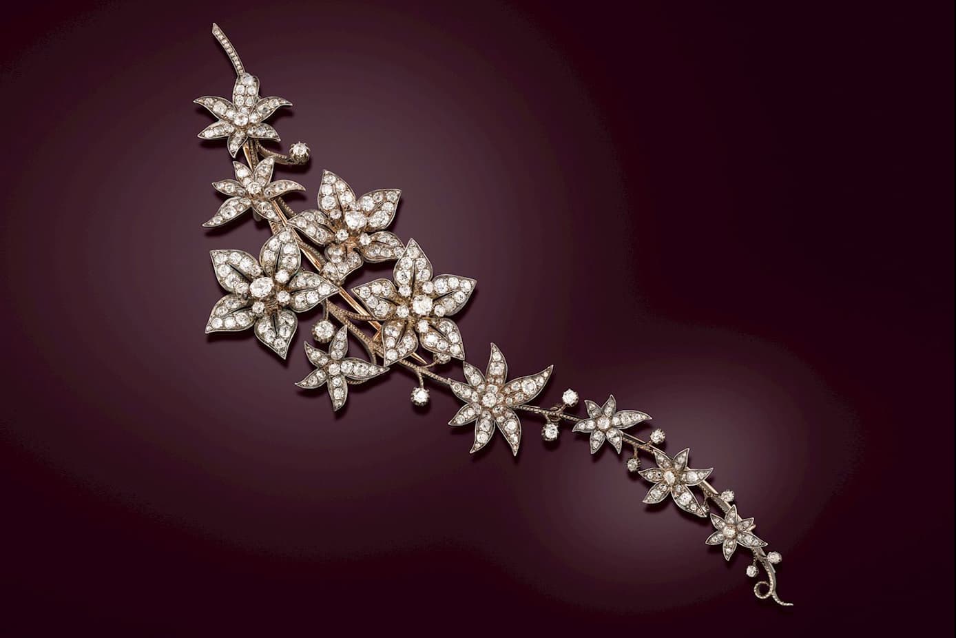 Offered by S.J. Phillips, Henri Vever en tremblant brooch with diamonds in yellow gold and silver, circa 1860