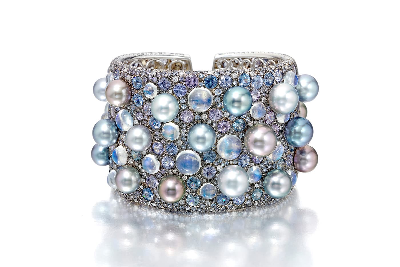  Assael cuff with lavender spinel, moonstones and Tahitian pearls in white gold 