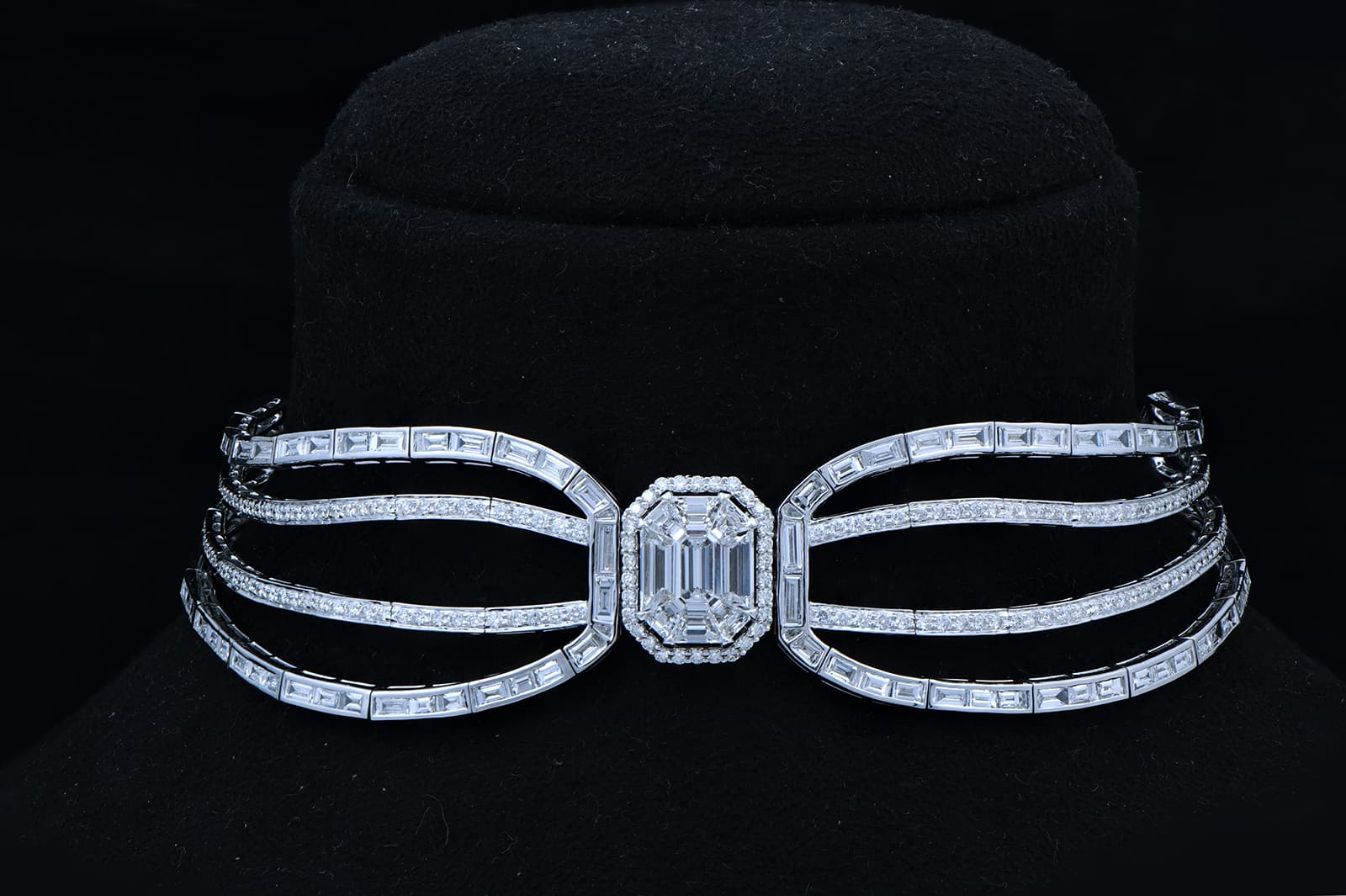  Dazzling Diamonds chocker by Jaipur Gems that features diamonds set in white gold