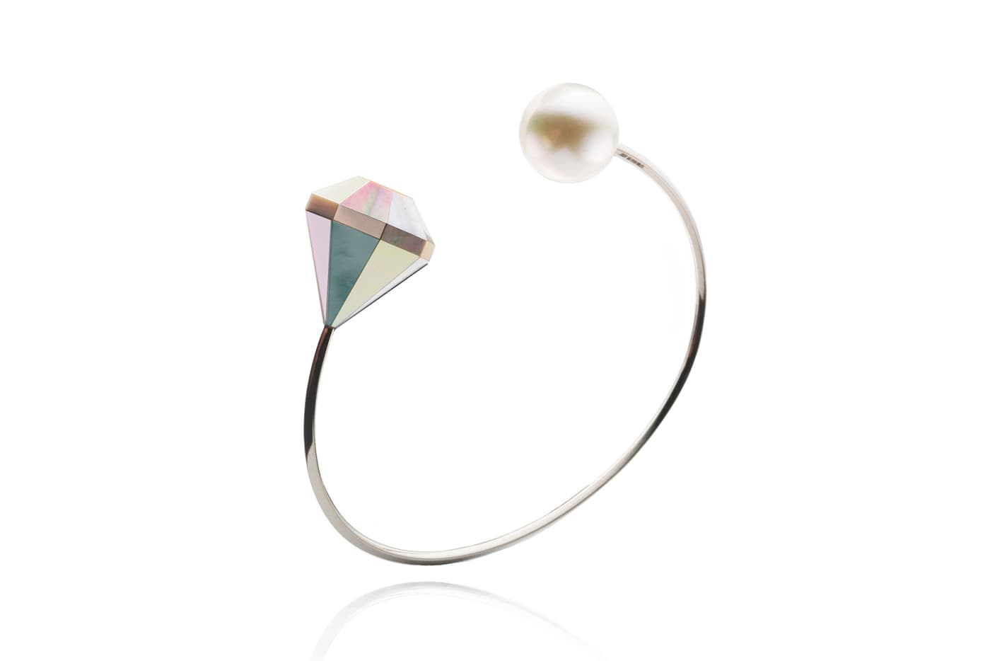  Melanie Georgacopoulos MOP Facets bracelet with freshwater pearl and mother of pearl in white gold