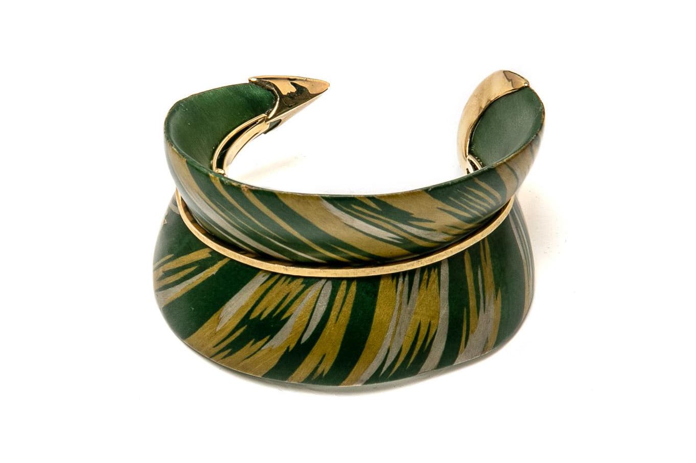  Silvia Furmanovich 'Sculptural Leaf' bracelet from the 'Botanical' collection with wooden marquetry in yellow gold