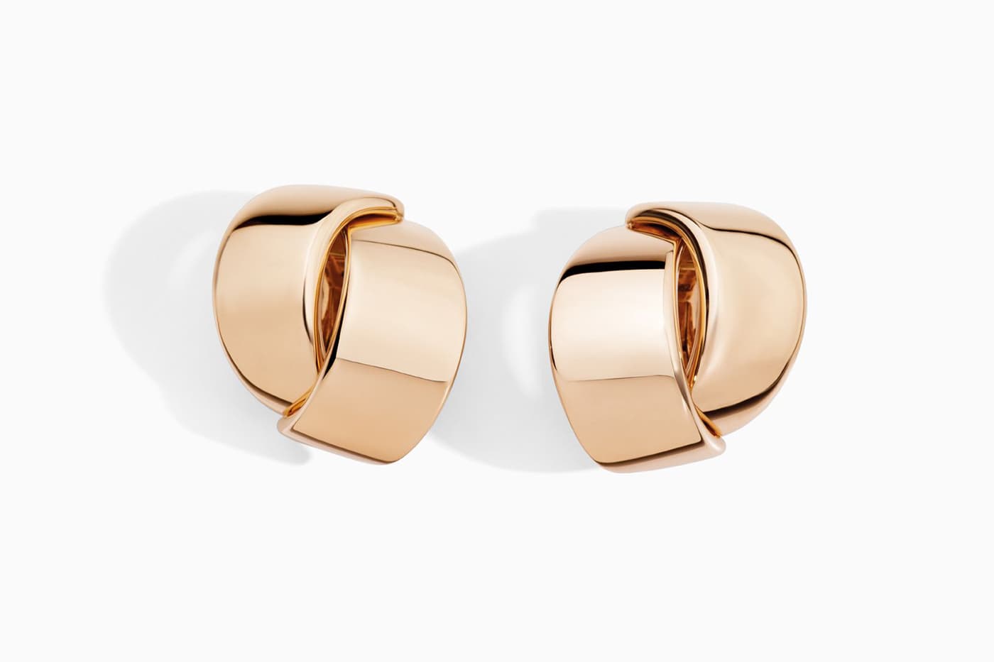  Vhernier Abbraccio earrings in yellow gold