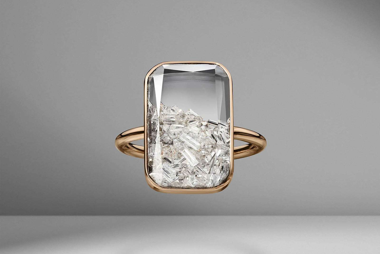  Moritz Glik ring with sapphire glass and diamonds in yellow gold