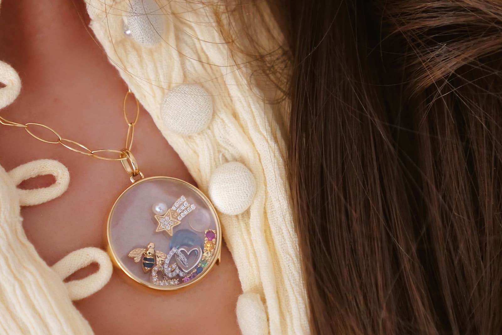  Loquet pendant with sapphire glass and multi-gemstone charms in yellow gold