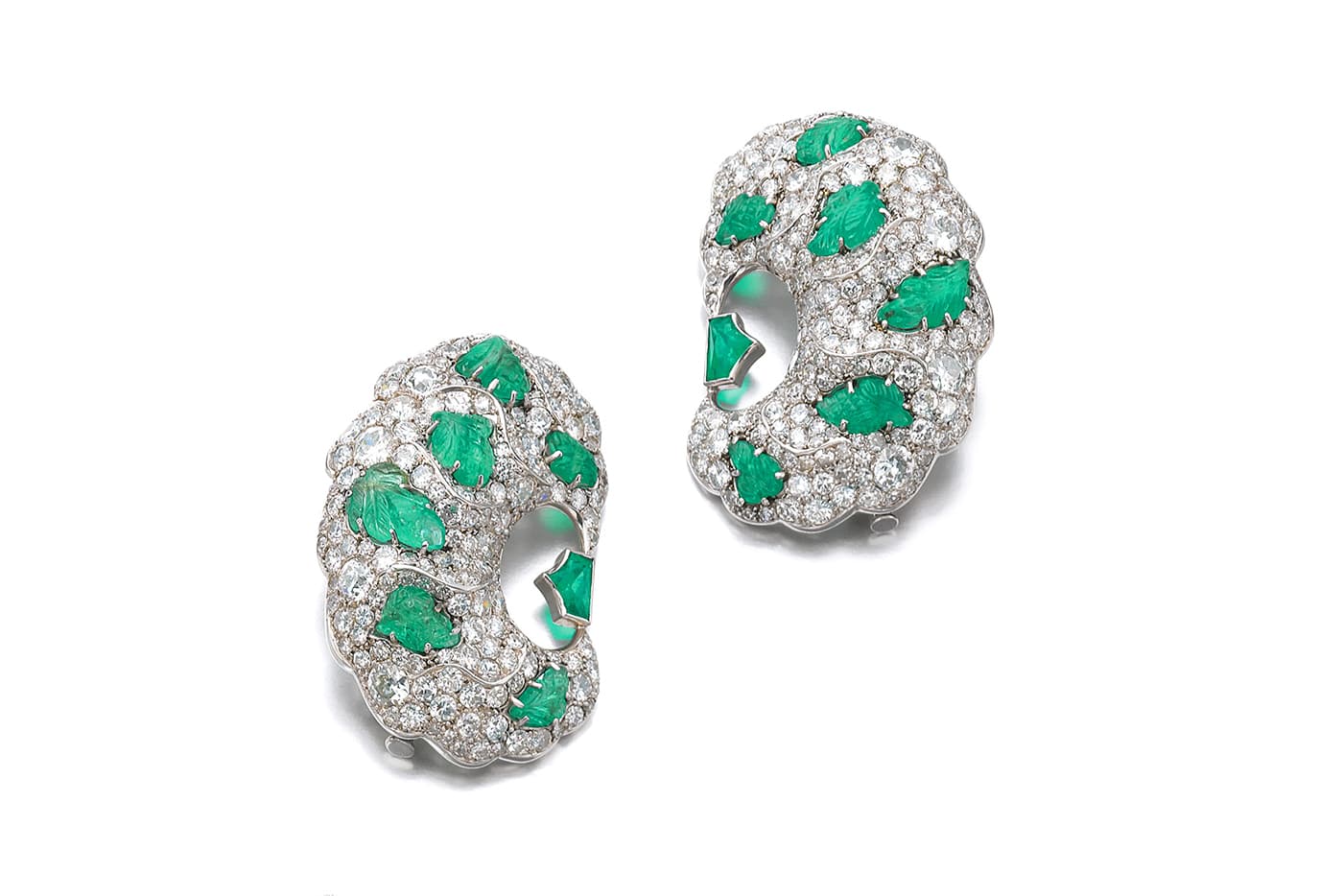  Brooches with emeralds and diamonds 