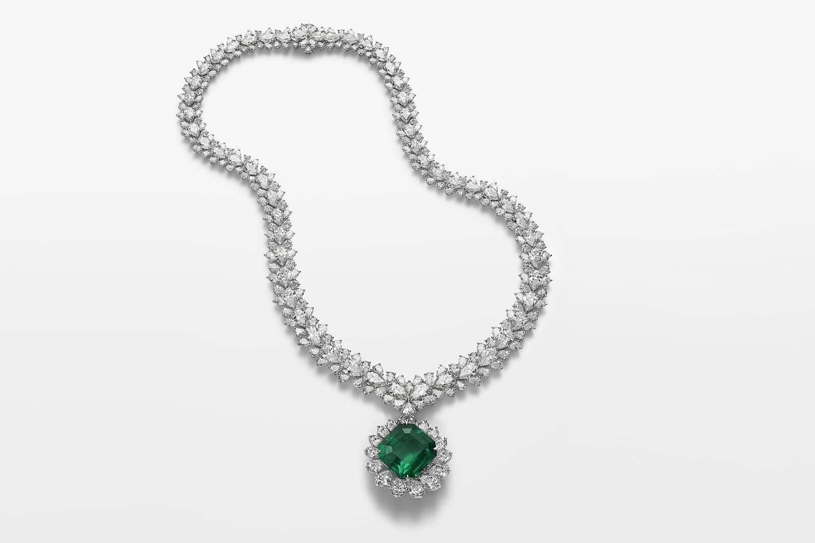  Chopard High Jewellery necklace with 22ct emerald and 61ct diamonds in white gold