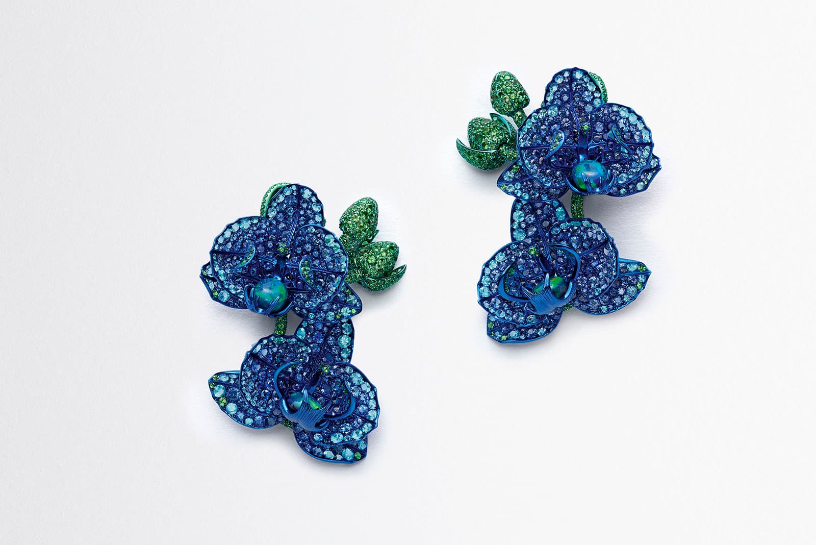  Chopard Red Carpet 2020 collection Orchid earrings with opals, sapphires, tourmalines and tsavorites in titanium 