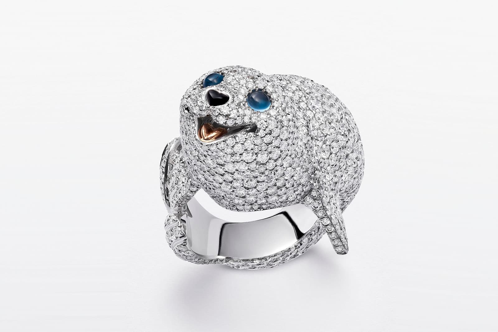  Chopard Red Carpet 2020 collection Seal ring with diamonds, onyx and sapphires in white gold