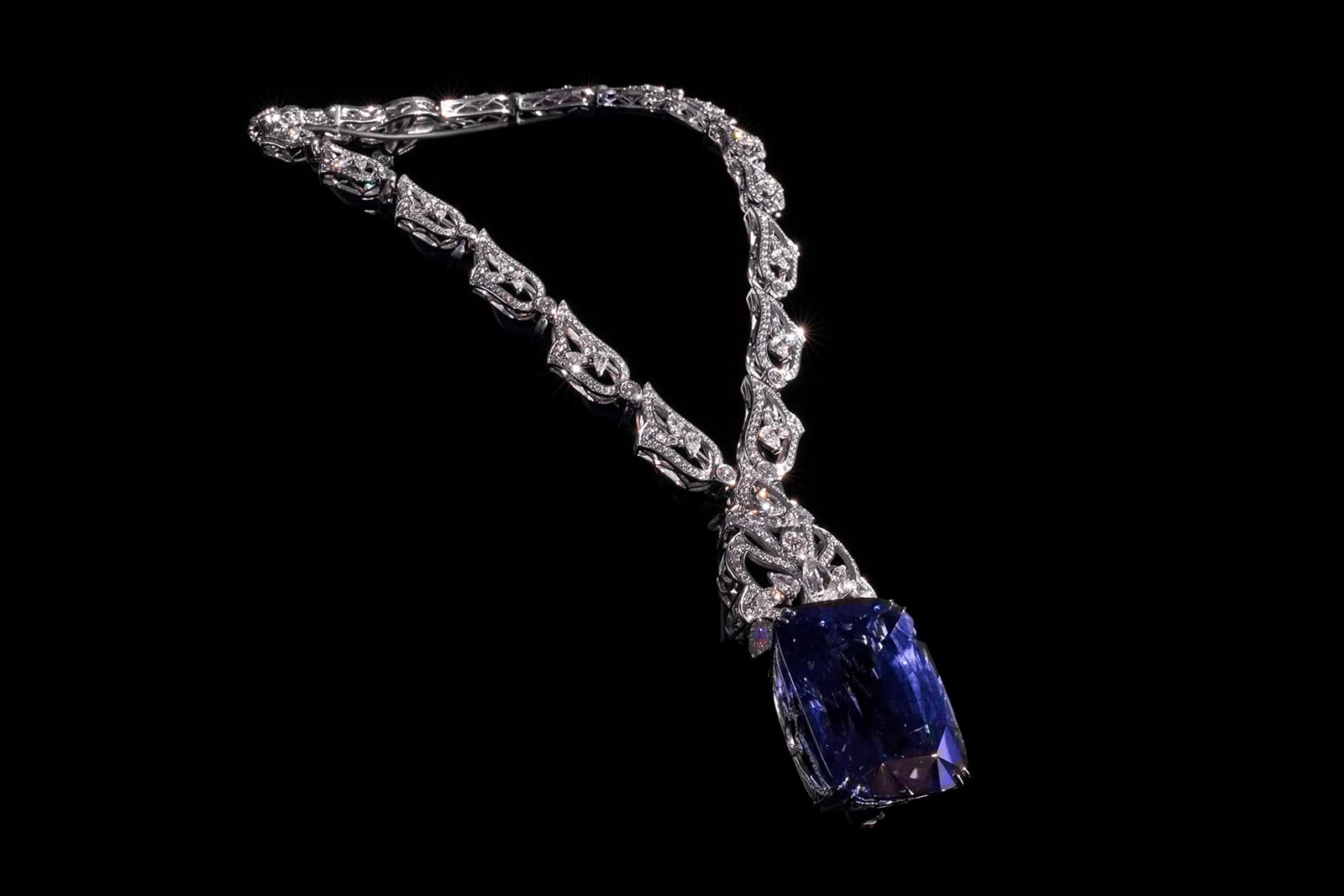  Henn of London 'Siren of Serendip' necklace with 422.66ct blue sapphire, central 4.02ct pear cut diamond and accenting diamonds totaling 36.30ct in white gold and platinum 