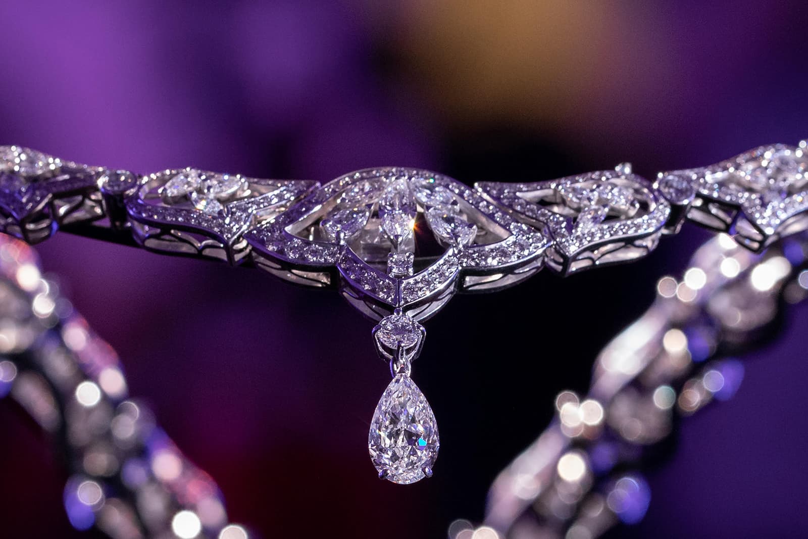 Henn of London 'Siren of Serendip' necklace with central 4.02ct pear cut diamond and accenting diamonds totaling 36.30ct in white gold and platinum 