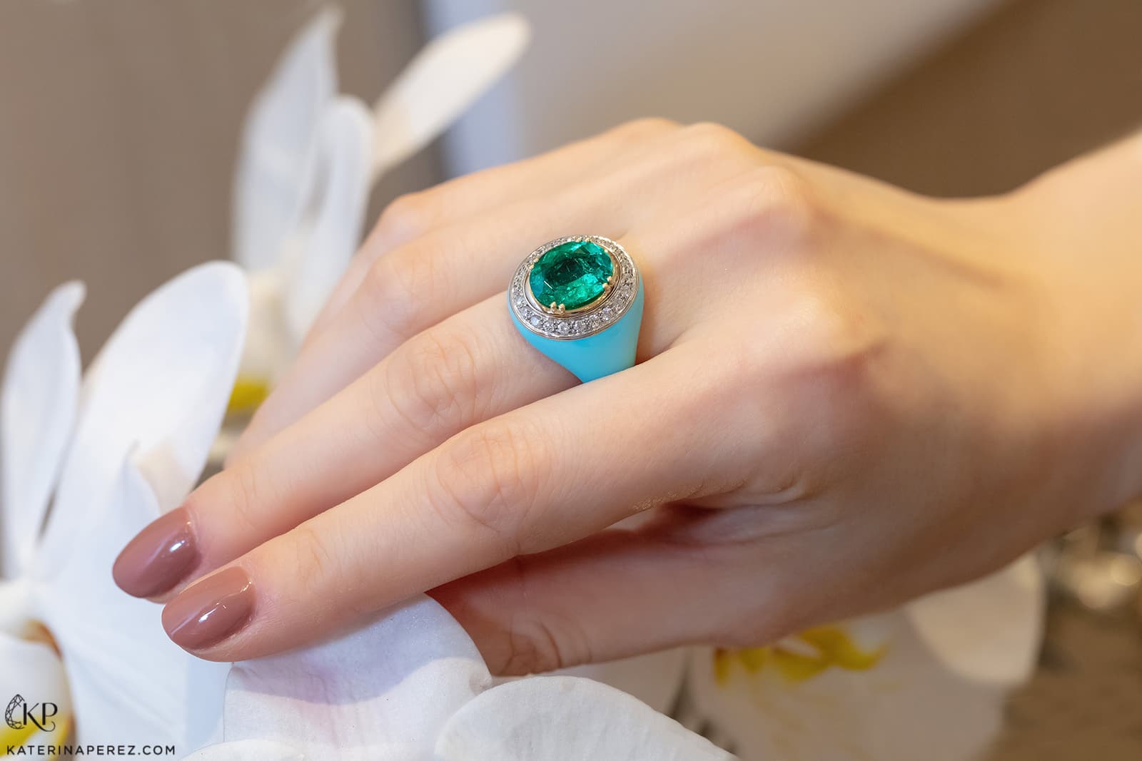  Veschetti ring with emerald, diamonds and turquoise in yellow gold