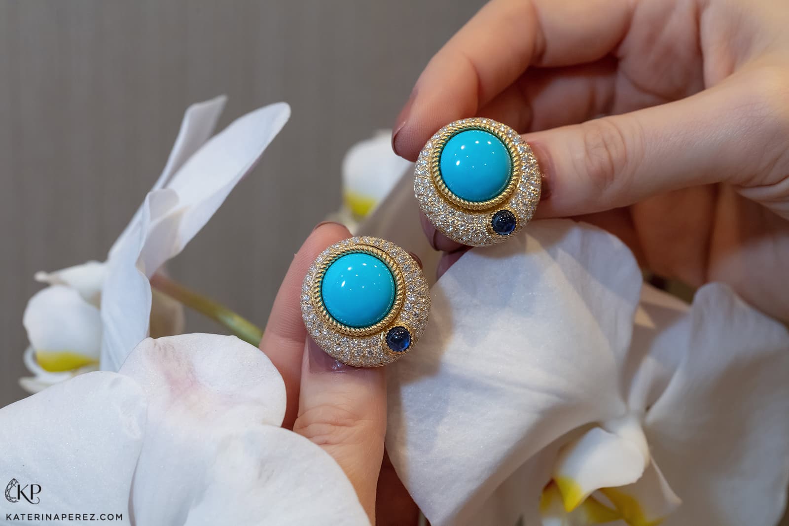 Veschetti earrings with turquoise, sapphires and diamonds in yellow gold