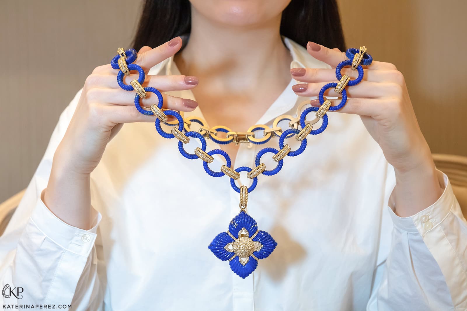  Veschetti sautoir with lapis lazuli and diamonds in yellow gold