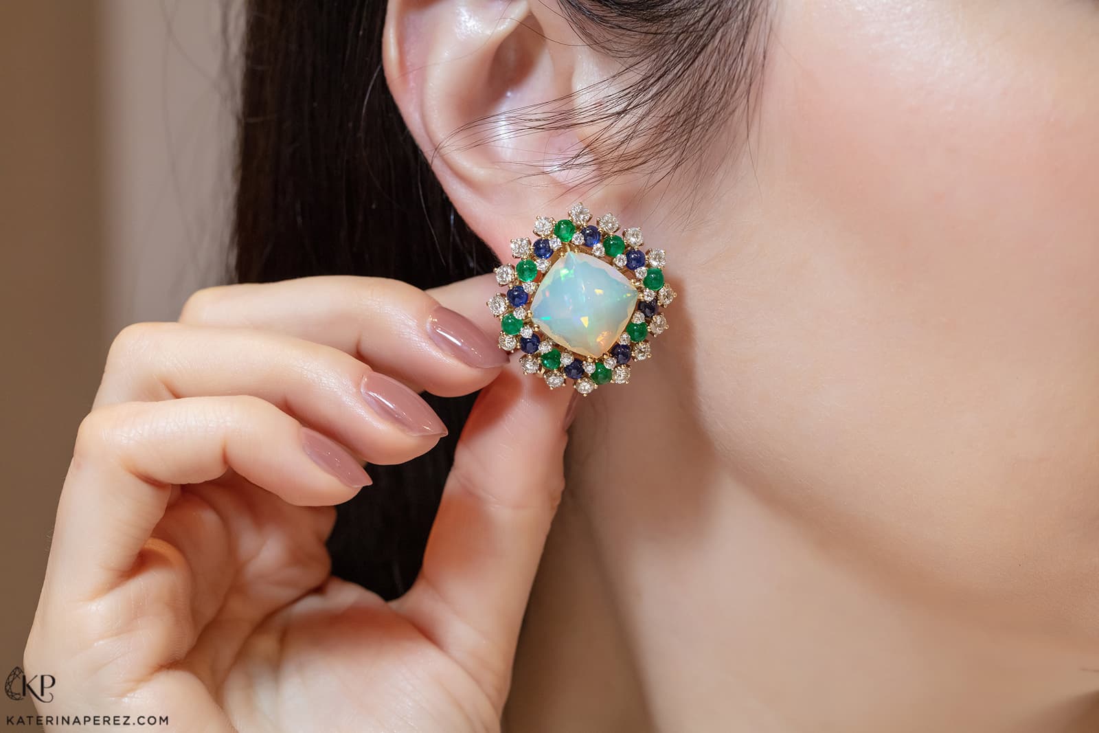 Veschetti earrings with opals, emeralds, sapphires and diamonds in yellow gold