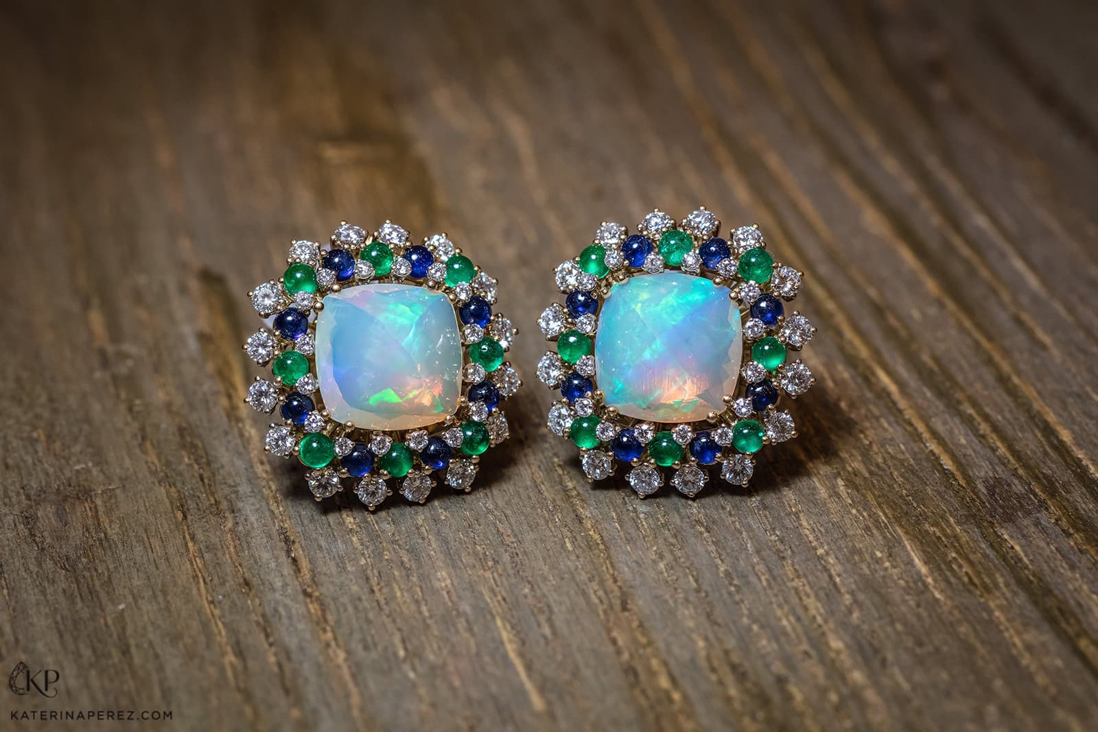  Veschetti earrings with opals, emeralds, sapphires and diamonds in yellow gold