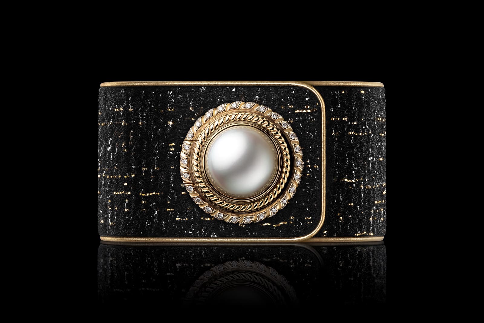  Chanel Mademoiselle Privé Bouton Perle secret watch