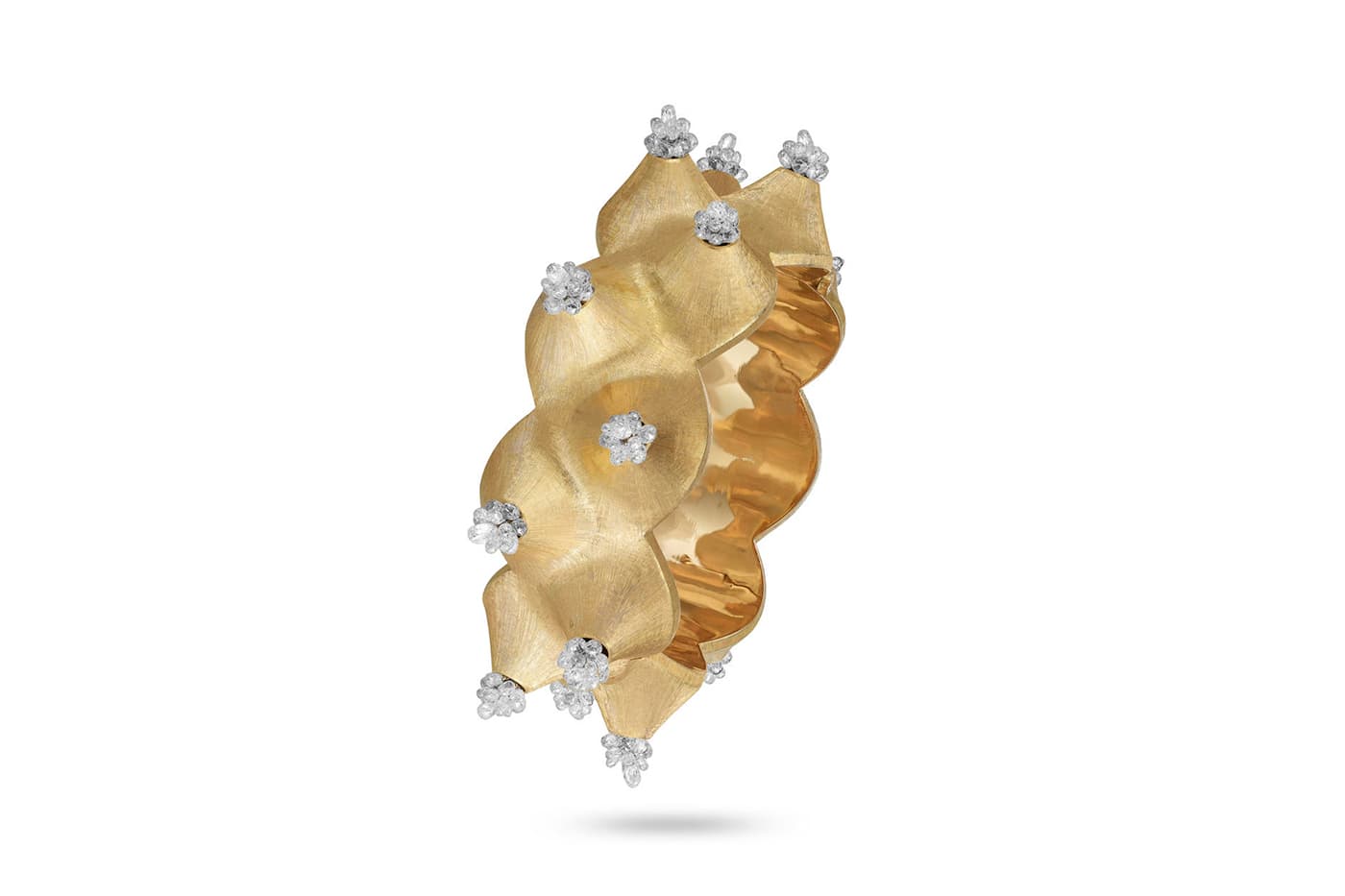  Sajjante diamond bracelet in sculptural yellow gold