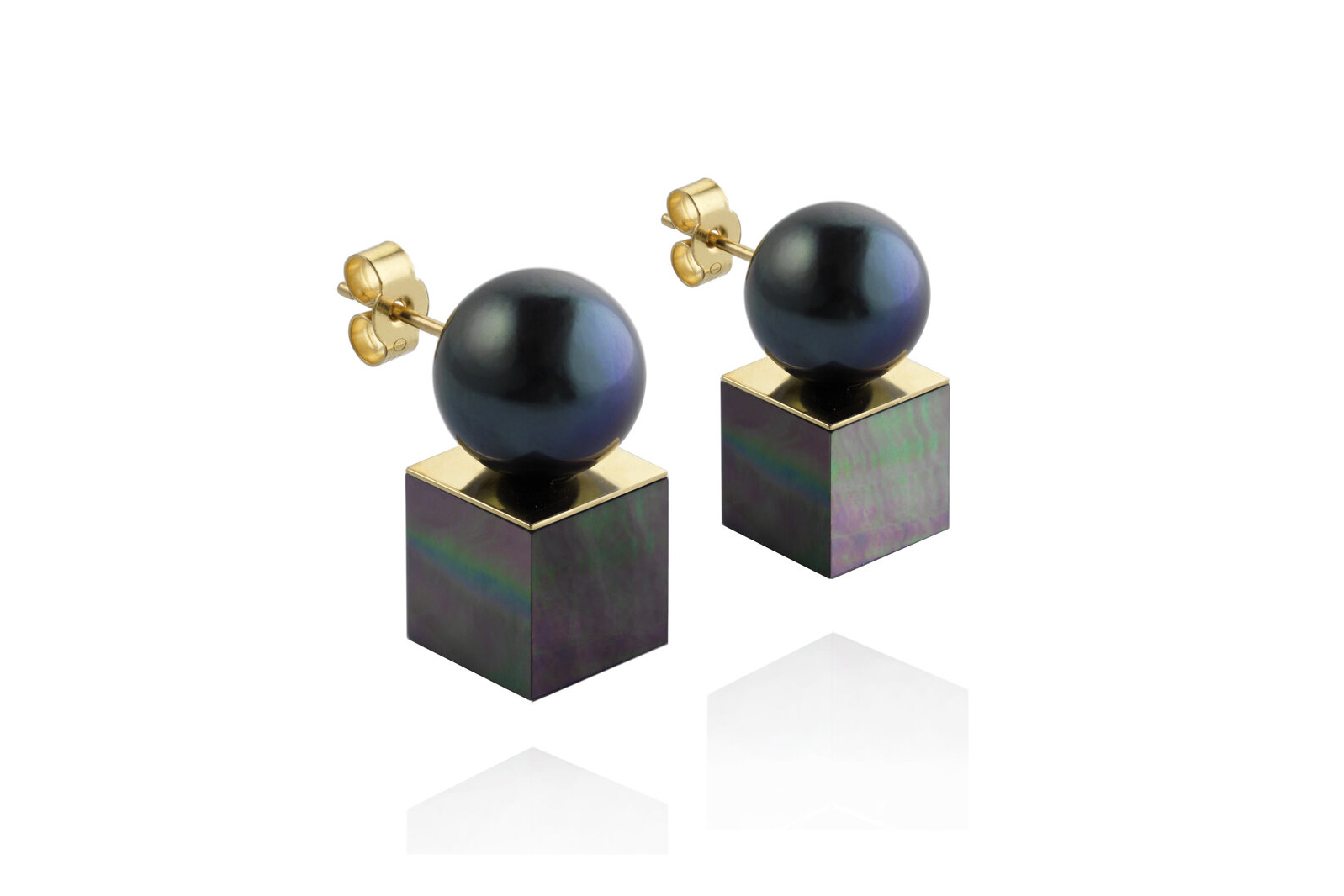  Melanie Georgacopoulos Cube Tahitian pearl and mother-of-pearl earrings