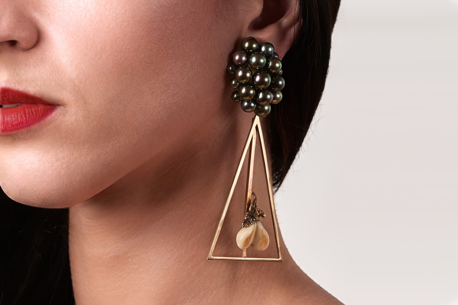  Brummé's Halali earrings are a creative rework of precious vintage jewels: pearl clips and two vintage tie clips, which are removable