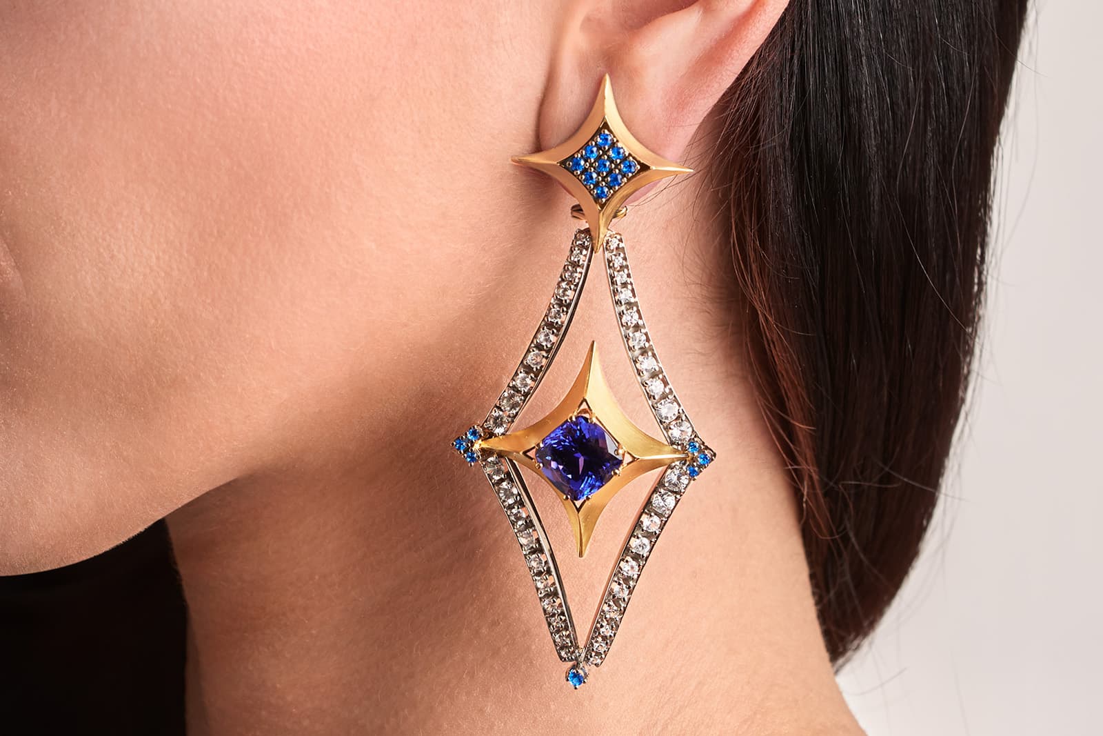 Brummé Nato Per i Tapetti tanzanite earrings, with white zircons and hauynites, a rare, electric-blue mineral 