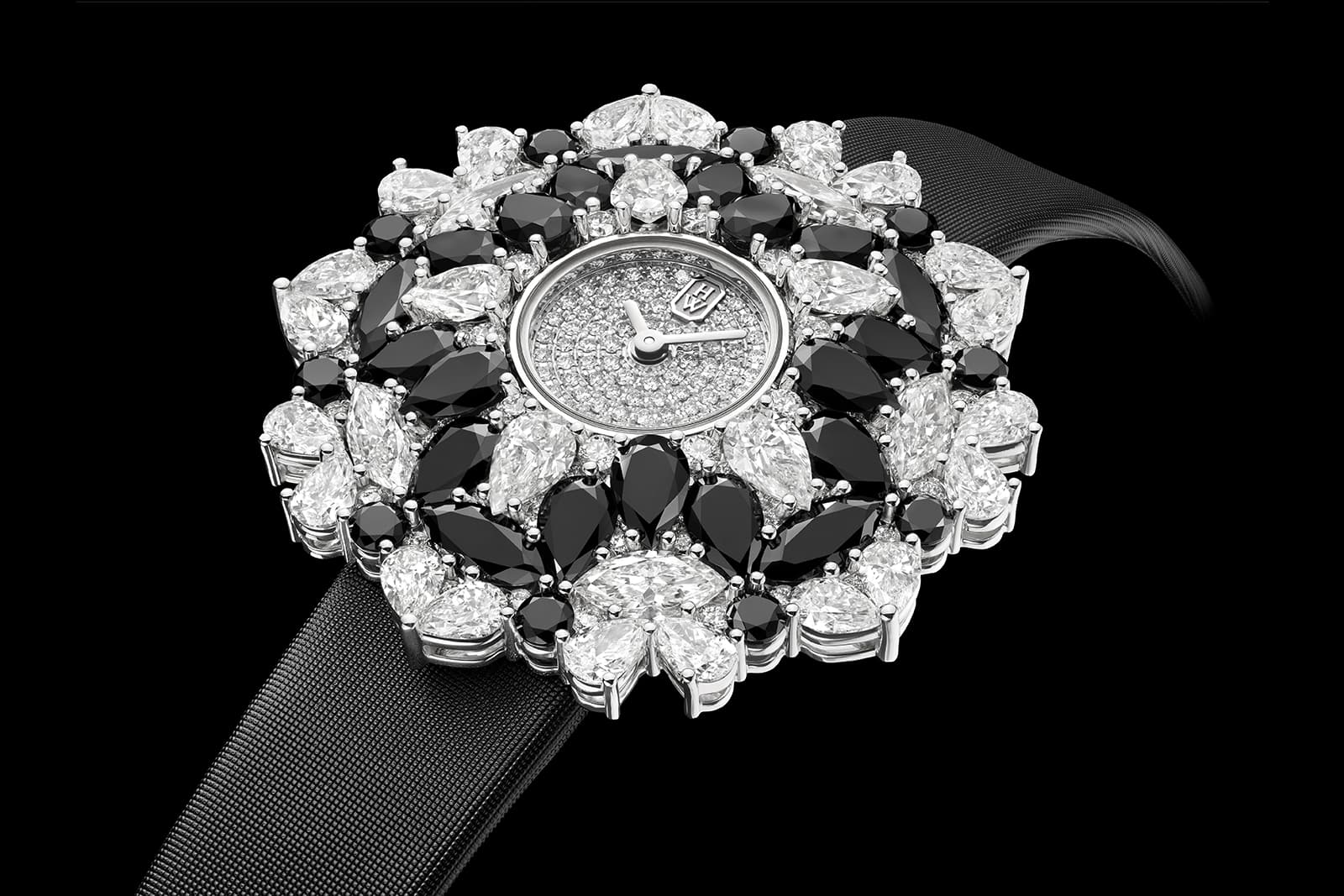  The cluster of diamonds and black spinels creates a sparkling explosion of colour and depth around the dial