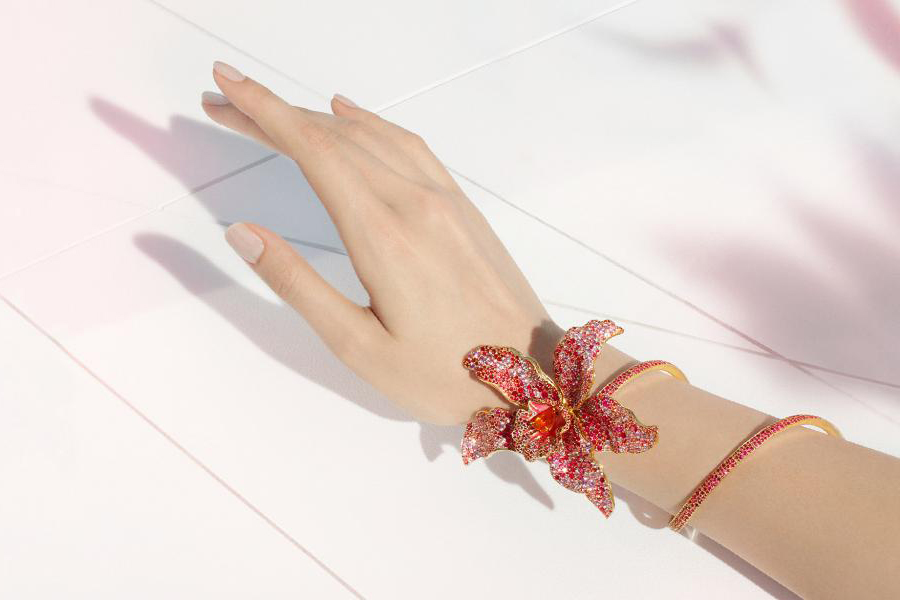  NUUN Jewels Orchidée bracelet, set with rubies, pink sapphires, spinels and spessartite garnets in rose gold