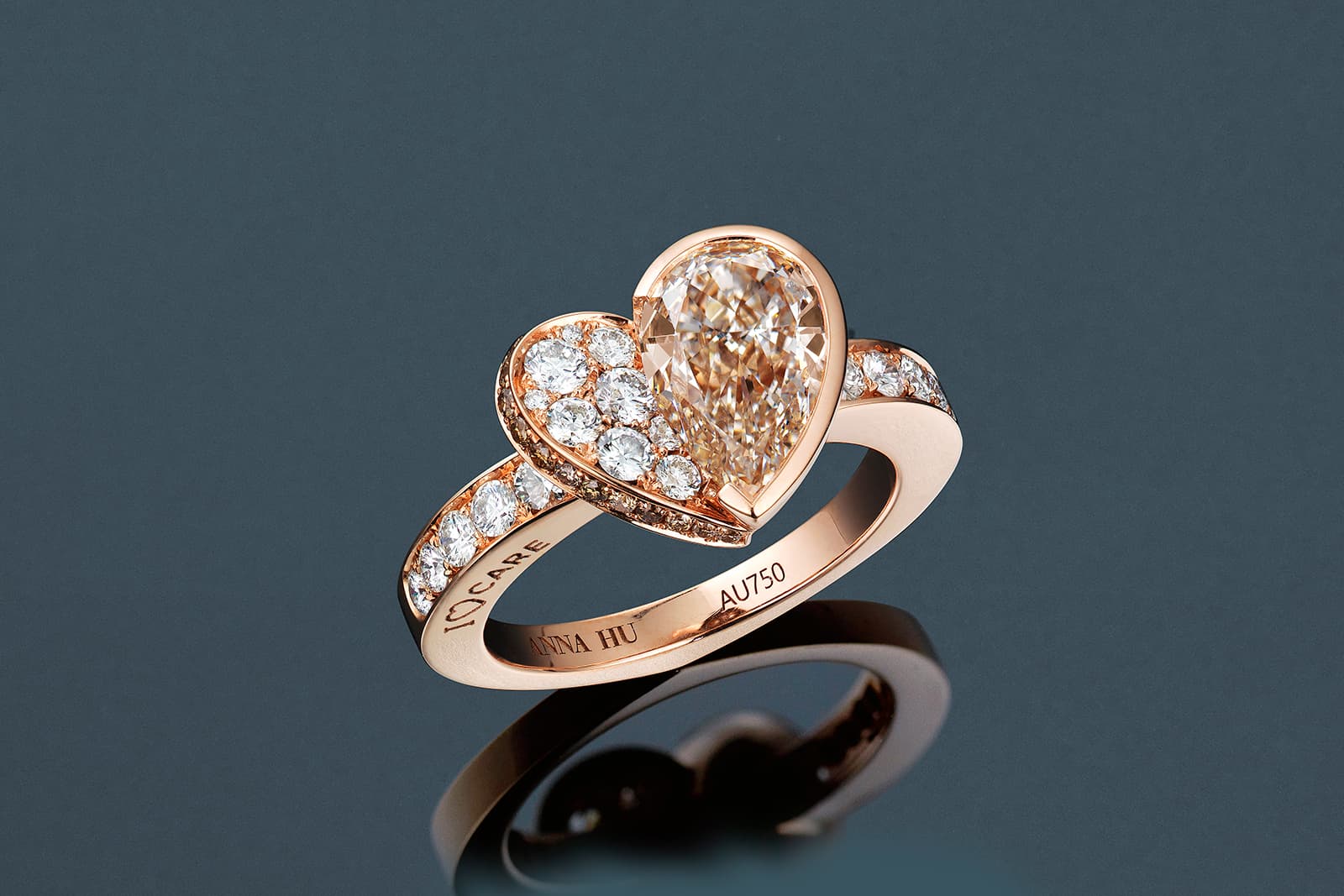  The third jewel to be auctioned is this exquisitely feminine Anna Hu ring. The red gold perfectly complements the 1.59 carat faint brown diamond at its heart 