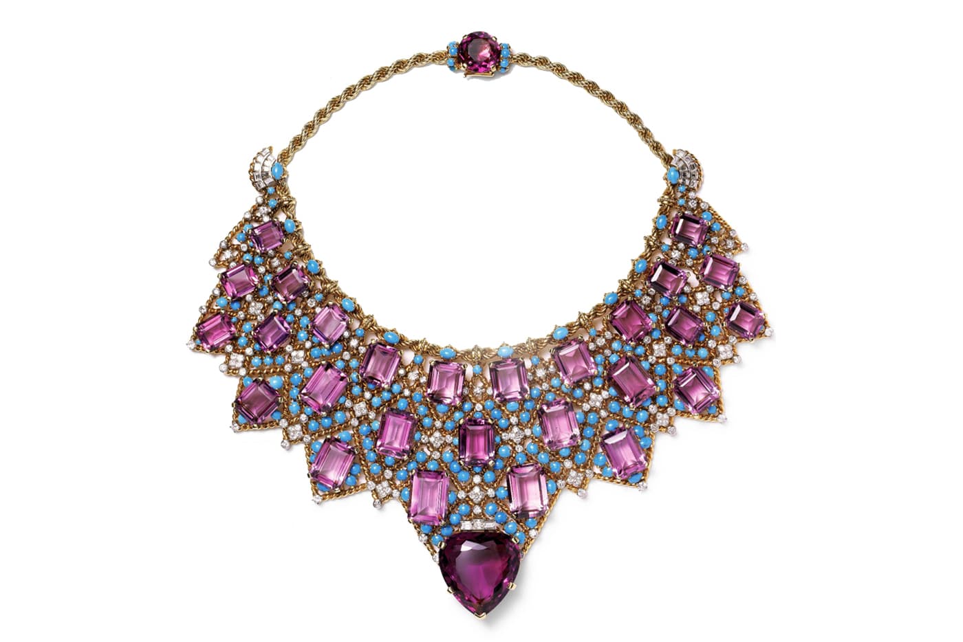  The stunning Indian-inspired piece  is set with a magnificent heart-shape amethyst accompanied by 28 step-cut stones 