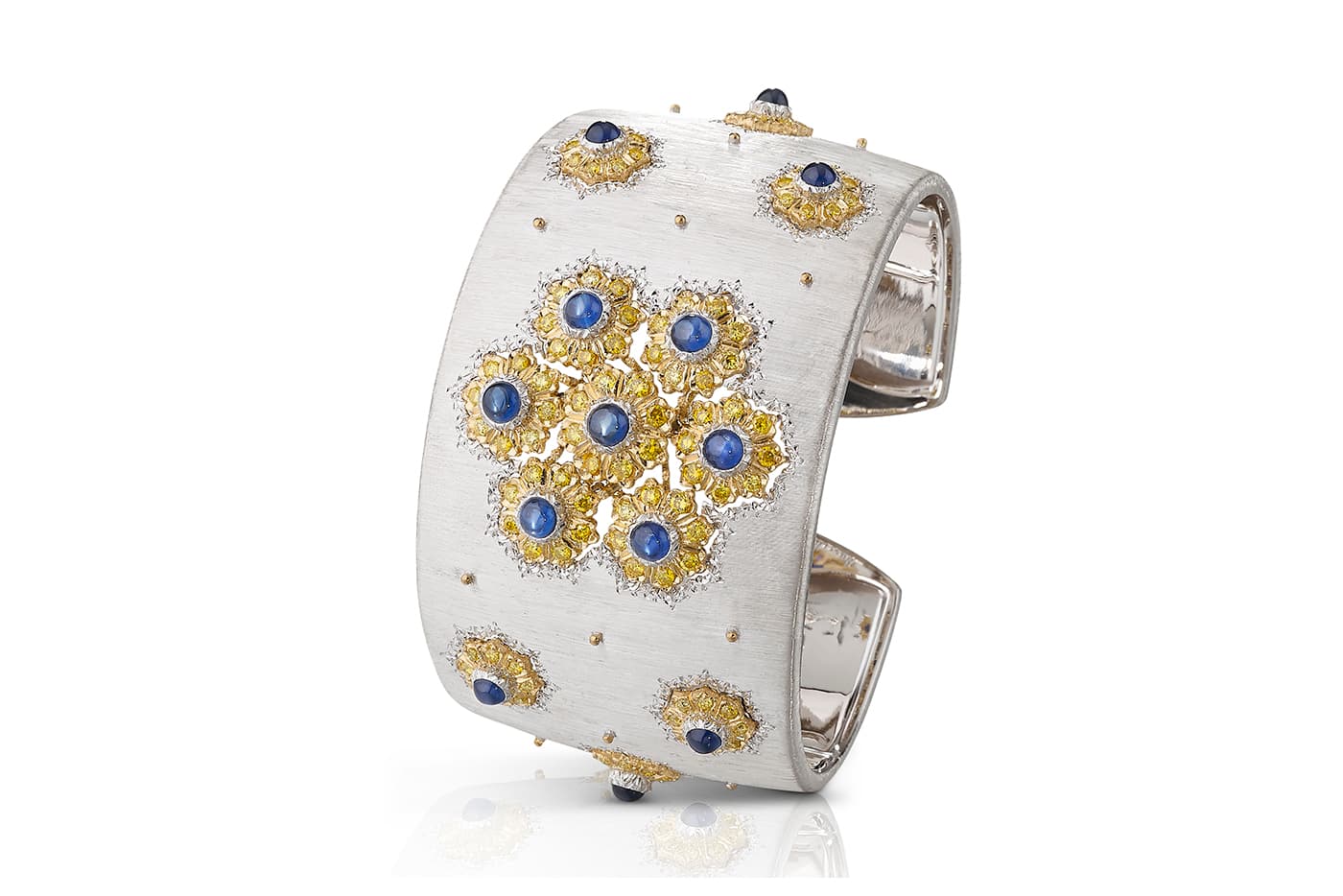 Buccellati high jewellery cuff bracelet, rigato and ornato engraved, set with sapphires and yellow diamonds