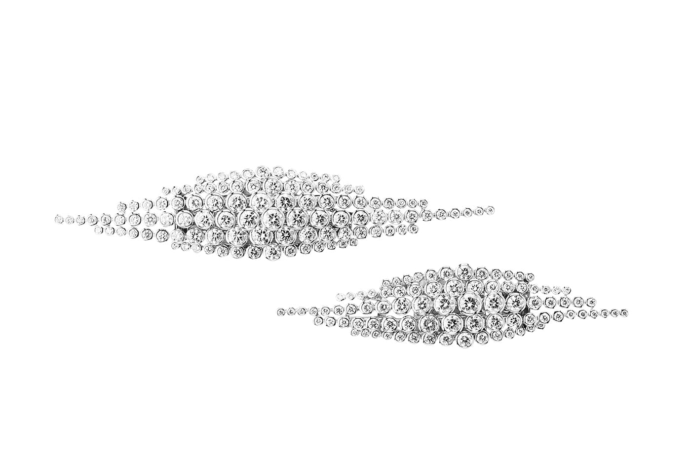  En Passant high jewellery earrings in white gold and diamonds