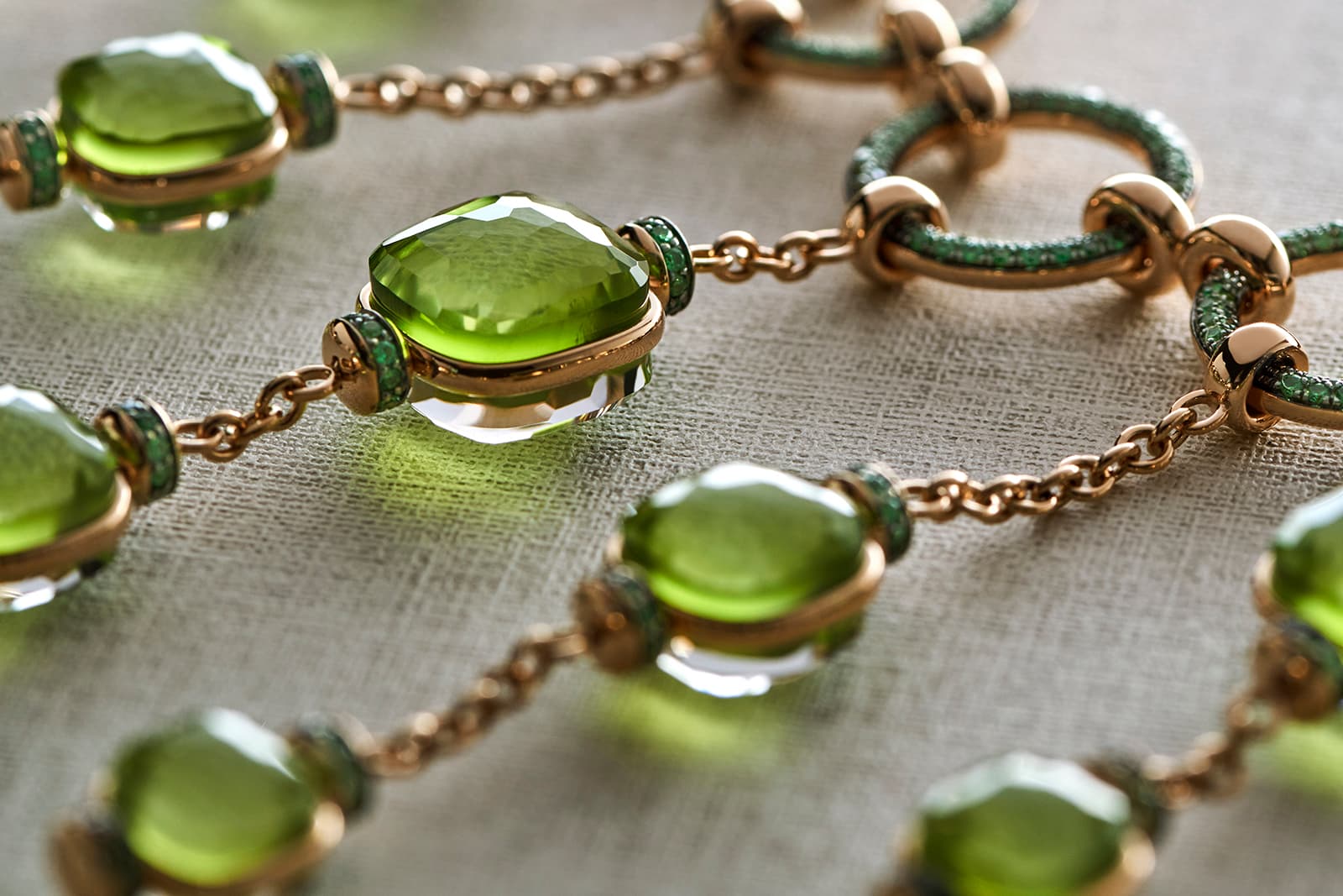  The Nudo Cascade neckace features a fringe of stones suspended from a tsavorite-set chain