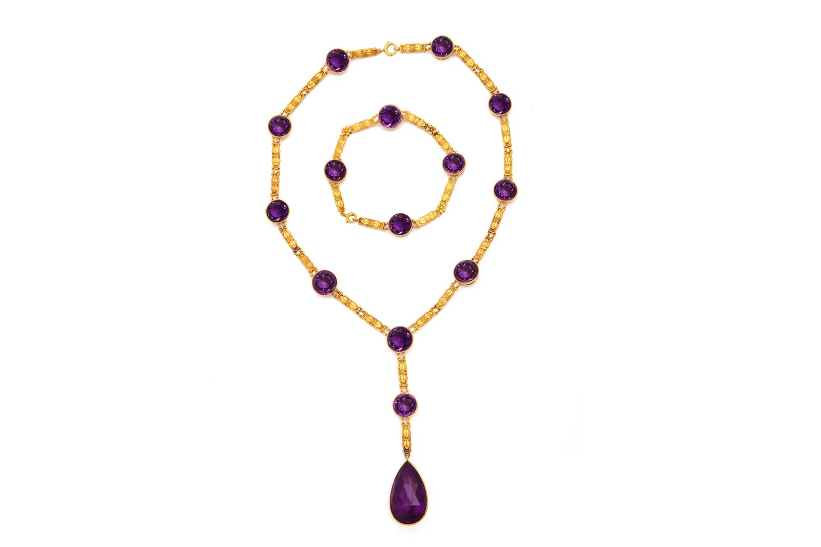  A La Vieille Russie gold and amethyst Arts and Crafts sautoir, circa 1905