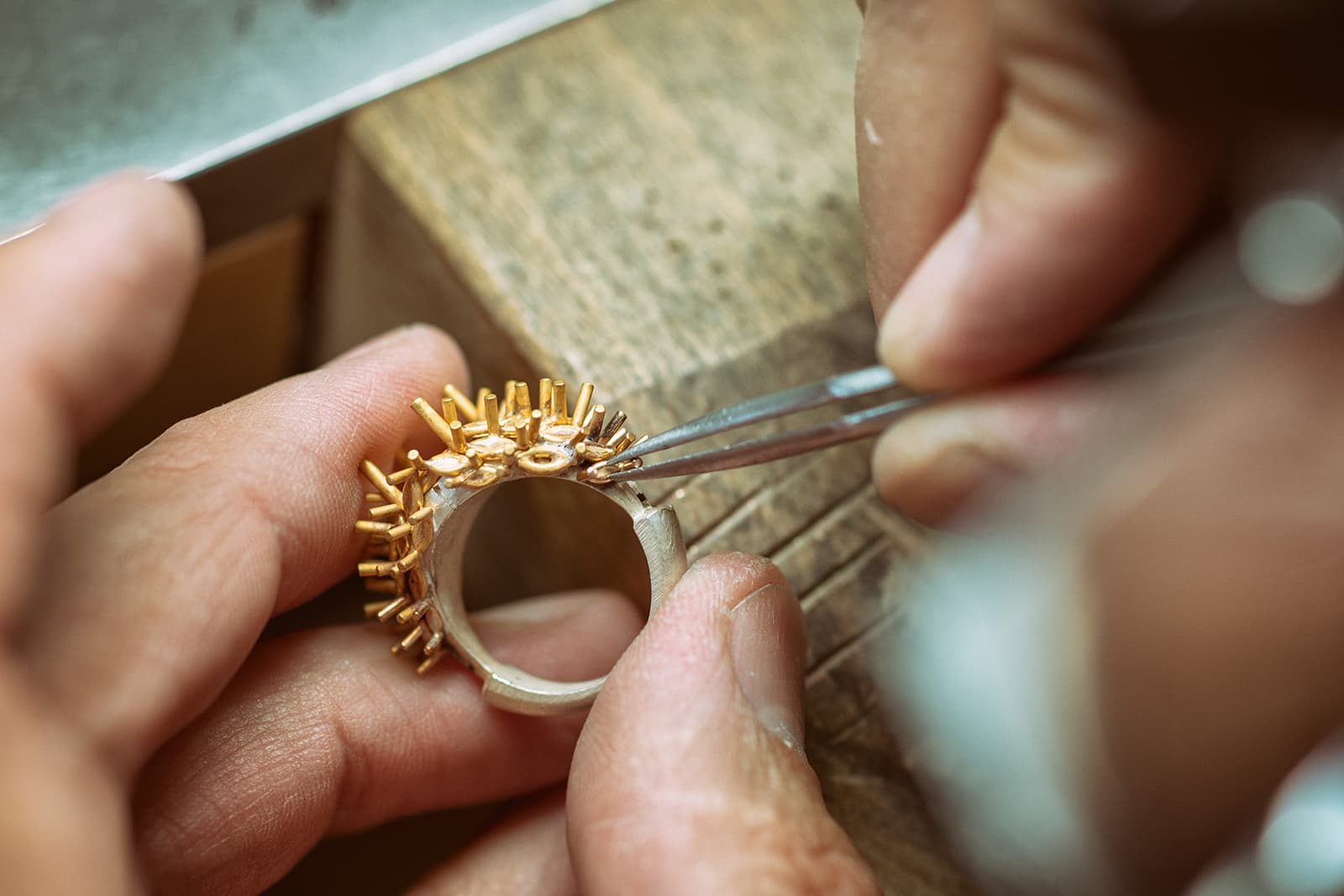  The artisans at Gübelin Jewellery  are experts in the craft of high jewellery